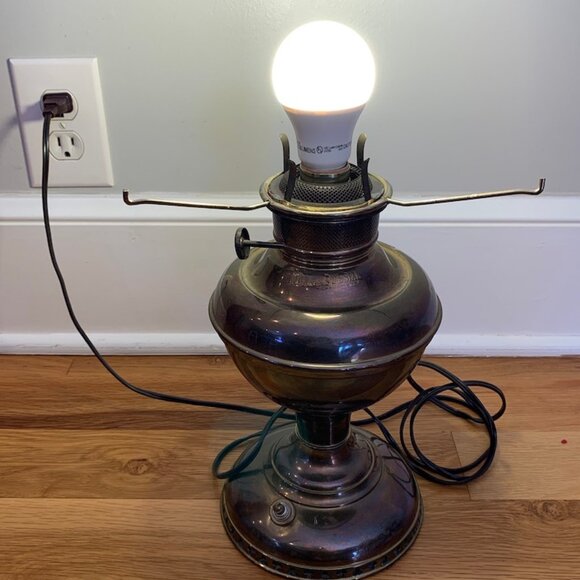 Antique Miller Vestal brass table lamp, electrified - Picture 2 of 10